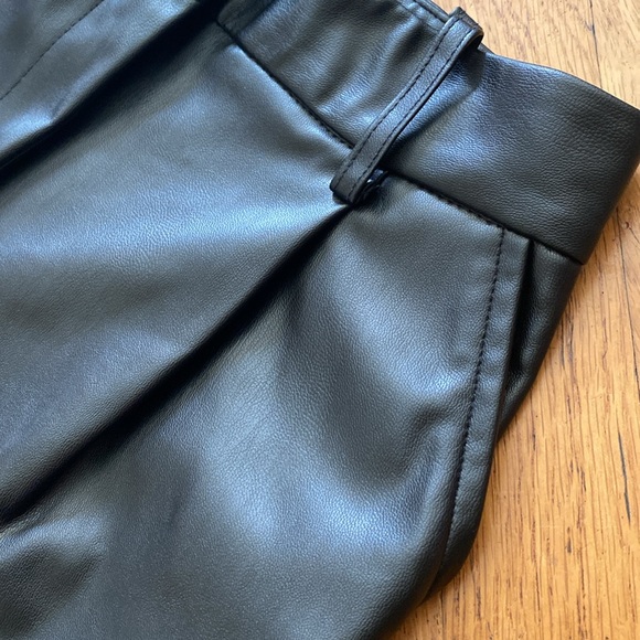 ZARA Faux Leather High Waisted Pleated Shorts Size XS - Picture 3 of 12